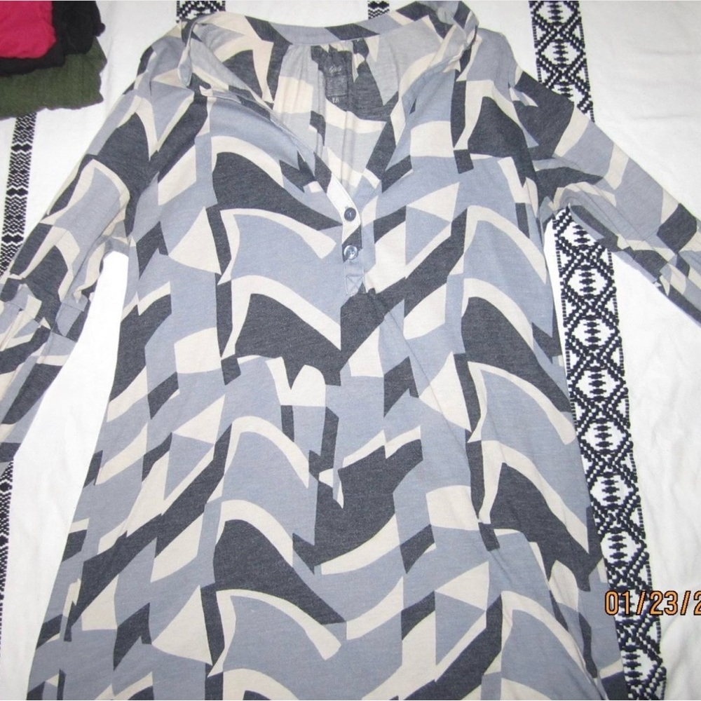 mossimo grey & blue abstract print long sleeve button top